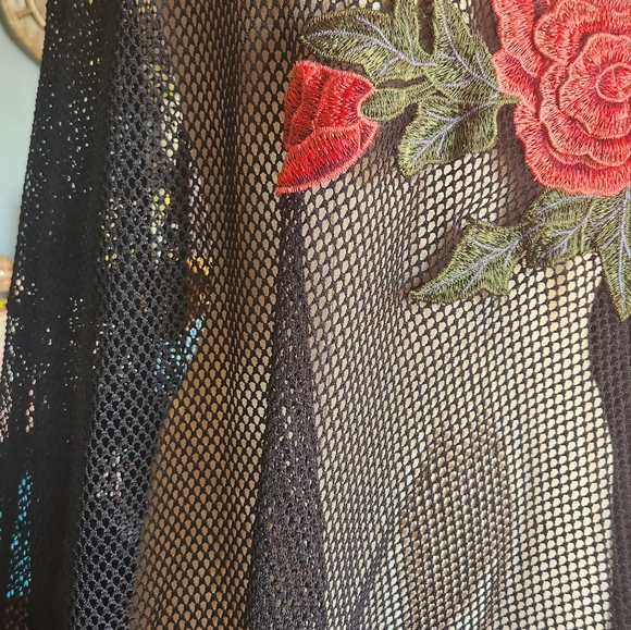 Fishnet Top with Red Roses Long Sleeve Size 1X - Picture 3 of 5